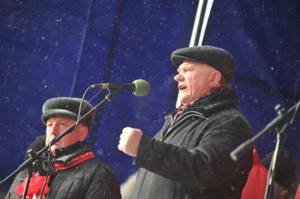 Во время митинга КПРФ ЗА ДОСТОЙНУЮ ЖИЗНЬ И ЧЕСТНЫЕ ВЫБОРЫ на Манежной площади. На снимке: лидер КПРФ Геннадий Зюганов. 21 января 2012 года.