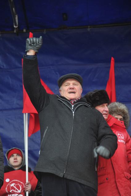 Во время митинга КПРФ ЗА ДОСТОЙНУЮ ЖИЗНЬ И ЧЕСТНЫЕ ВЫБОРЫ на Манежной площади. На снимке: лидер КПРФ Геннадий Зюганов. 21 января 2012 года.