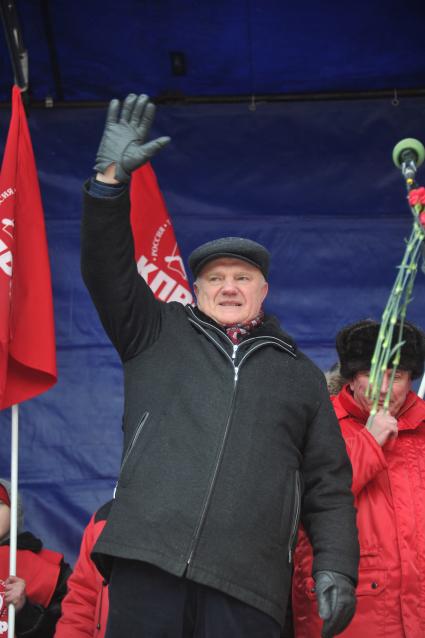 Во время митинга КПРФ ЗА ДОСТОЙНУЮ ЖИЗНЬ И ЧЕСТНЫЕ ВЫБОРЫ на Манежной площади. На снимке: лидер КПРФ Геннадий Зюганов. 21 января 2012 года.