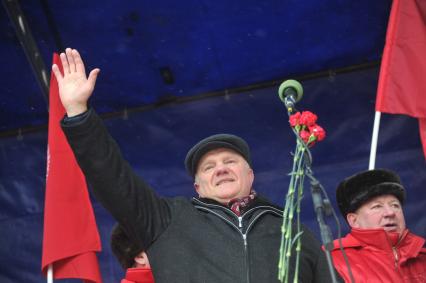 Во время митинга КПРФ ЗА ДОСТОЙНУЮ ЖИЗНЬ И ЧЕСТНЫЕ ВЫБОРЫ на Манежной площади. На снимке: лидер КПРФ Геннадий Зюганов. 21 января 2012 года.