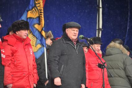 Во время митинга КПРФ ЗА ДОСТОЙНУЮ ЖИЗНЬ И ЧЕСТНЫЕ ВЫБОРЫ на Манежной площади. На снимке: лидер КПРФ Геннадий Зюганов. 21 января 2012 года.