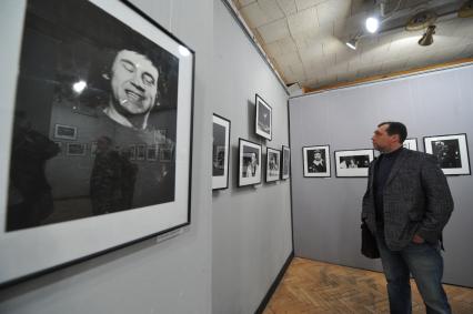 В ФОТОЦЕНТРЕ открылась выставка ВЛАДИМИР ВЫСОЦКИЙ. На снимке: режиссер и сценарист Никита Высоцкий. 24 января 2012 года.