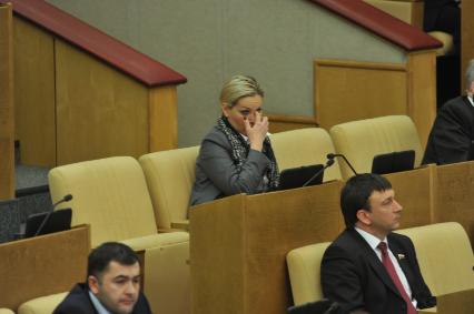 Пленарное заседание Госдумы. На снимке:депутат Госдумы РФ Мария Максакова. 27 января 2012 года.