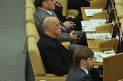 Пленарное заседание Госдумы. На снимке: председатель комитета ГД по культуре Станислав Говорухин. 27 января 2012 года.