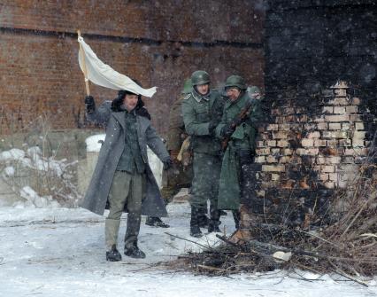 29 января 2012. Волгоград. К 69-й годовщине победы в Сталинградской битве военно-историческими клубами была проведена реконструкция пленения фельдмаршала Фридриха Паулюса.