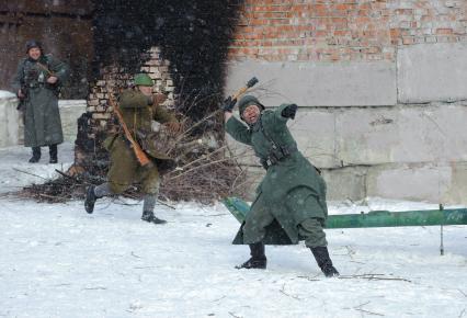 29 января 2012. Волгоград. К 69-й годовщине победы в Сталинградской битве военно-историческими клубами была проведена реконструкция пленения фельдмаршала Фридриха Паулюса.