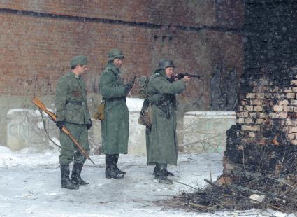 29 января 2012. Волгоград. К 69-й годовщине победы в Сталинградской битве военно-историческими клубами была проведена реконструкция пленения фельдмаршала Фридриха Паулюса.