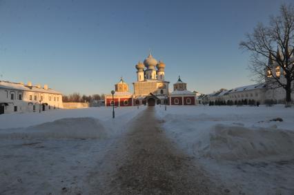 Богородичный Успенский мужской монастырь. Тихвин. Ленинградская область. 30 января 2012 года.