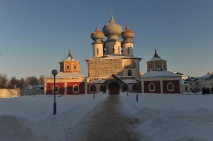 Богородичный Успенский мужской монастырь. Тихвин. Ленинградская область. 30 января 2012 года.