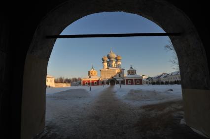 Богородичный Успенский мужской монастырь. Тихвин. Ленинградская область. 30 января 2012 года.