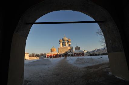 Богородичный Успенский мужской монастырь. Тихвин. Ленинградская область. 30 января 2012 года.