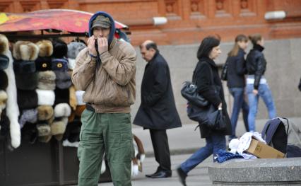 Уличная торговля с рук. Москва. 07 октября 2009 года.