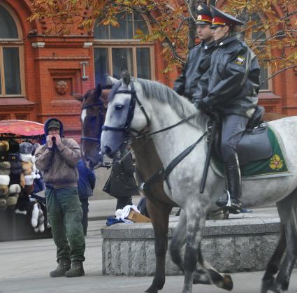 Уличная торговля с рук. Москва. 07 октября 2009 года.