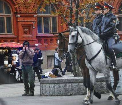 Уличная торговля с рук. Москва. 07 октября 2009 года.