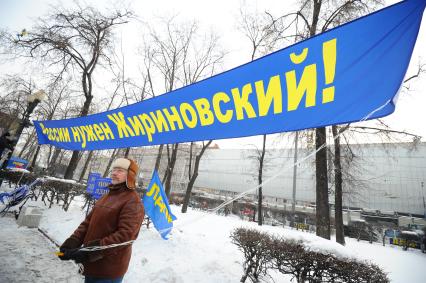 Участник митинга ЛДПР на Пушкинской площади в Москве. На снимке: транспарант с надписью РОССИИ НУЖЕН ЖИРИНОВСКИЙ!. 04 февраля 2012 года.