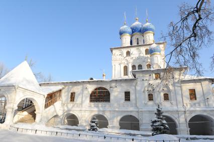 Виды Москвы. Музей-заповедник `Коломенское`. Церковь Казанской иконы Божией матери.