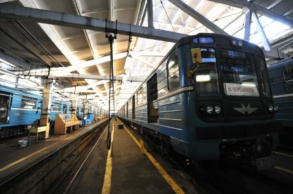 Электродепо метрополитена .Электропоезд в депо.