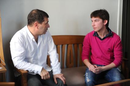 Театр `Школа современной пьесы`. На снимке: писатель, драматург и актер Евгений Гришковец (слева).
