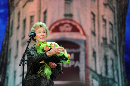 Театр им. Е. Вахтангова. Юбилейный вечер, посвященный 75-летию Дома актера. На снимке: актриса Юлия Борисова.