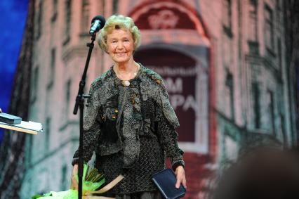 Театр им. Е. Вахтангова. Юбилейный вечер, посвященный 75-летию Дома актера. На снимке: актриса Юлия Борисова.