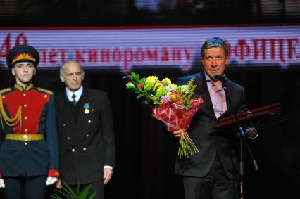 Центральный академический театр Российской Армии. 40-летие фильма `Офицеры`. На снимке: актеры Василий Лановой и Алексей Кравченко (справа).