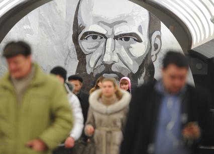 Метрополитен. На снимке: художественное оформление станции метро `Достоевская`.