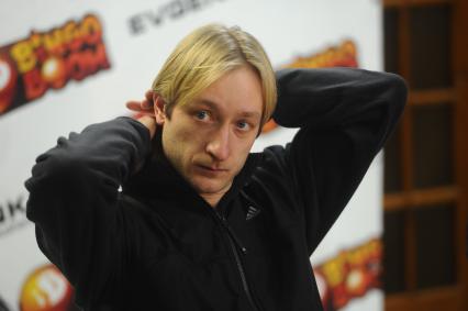 `Лужники`. Благотворительное шоу `Бременские музыканты`, организованное фондом `Лига Добра` и олимпийским чемпионом Евгением Плющенко. На снимке: фигурист  Евгений Плющенко во время пресс-конференции.