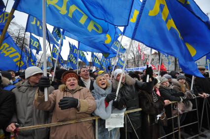 Москве.  Пушкинская площадь. Митинг в поддержку Жириновского. На снимке: участники митинга.