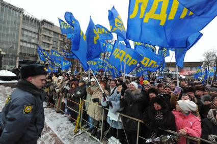 Москве.  Пушкинская площадь. Митинг в поддержку Жириновского. На снимке: участники митинга.