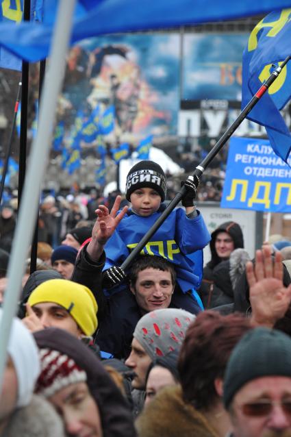 Москве.  Пушкинская площадь. Митинг в поддержку Жириновского. На снимке: участники митинга.