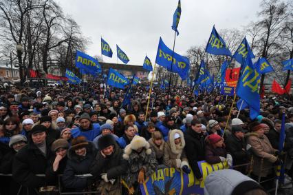 Москве.  Пушкинская площадь. Митинг в поддержку Жириновского. На снимке: участники митинга.