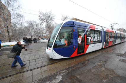 В Москве состоялась презентация трамвая нового поколения, совместная разработка франзузской фирмы `Alstom` и `Трансмашхолдинг`.