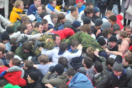 Измайловский Кремль. Празднование Масленицы. На снимке  кулачный бой.