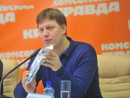 ИД `Комсомольская правда`. Пресс-конференция посвященная новому питанию в детсадах. Член родительской инициативной группы Артур Вельф.