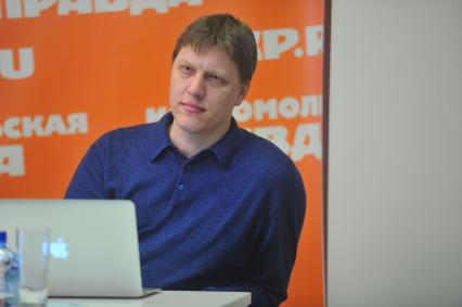 ИД `Комсомольская правда`. Пресс-конференция посвященная новому питанию в детсадах. Член родительской инициативной группы Артур Вельф.
