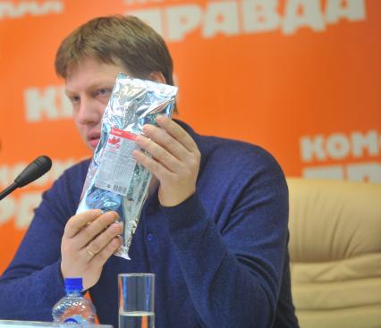 ИД `Комсомольская правда`. Пресс-конференция посвященная новому питанию в детсадах. Член родительской инициативной группы Артур Вельф.