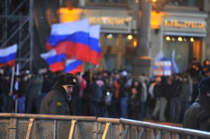 Усиление мер безопасности в центре Москвы во время голосования на выборах президента РФ  , Москва, 4 марта 2012 года