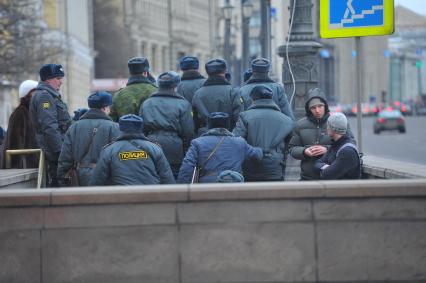 Усиление мер безопасности в центре Москвы во время голосования на выборах президента РФ , Москва, 4 марта 2012 года