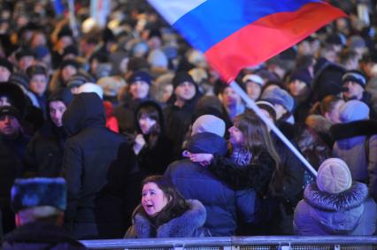 Участники санкционированного митинга в поддержку Владимира Путина на Манежной площади, Москва, 4 марта 2012 года