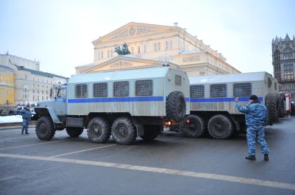 Усиление мер безопасности в центре Москвы во время голосования на выборах президента РФ  , Москва, 4 марта 2012 года