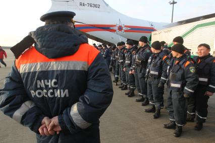 Сотрудники МЧС прилетели в Японию где произошло сильнейшее землетрясение и цунами.