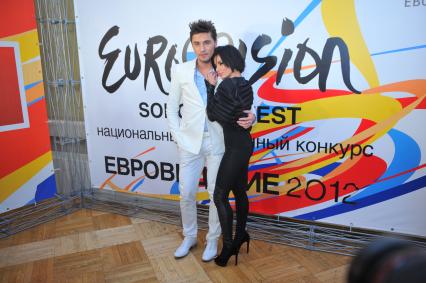 Финальный отборочный концерт Евровидения - 2012. На снимке: певцы Дима Билан и Юля Волкова.