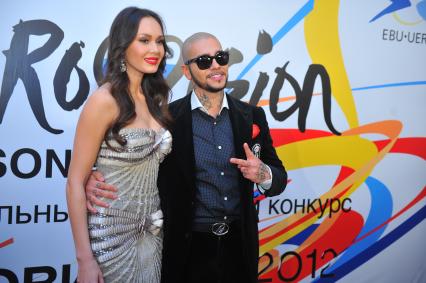 Финальный отборочный концерт Евровидения - 2012. На снимке: певец Тимати и оперная певица из Татарстана Аида.