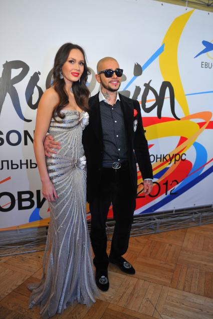 Финальный отборочный концерт Евровидения - 2012. На снимке: певец Тимати и оперная певица из Татарстана Аида.
