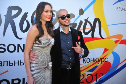 Финальный отборочный концерт Евровидения - 2012. На снимке: певец Тимати и оперная певица из Татарстана Аида.