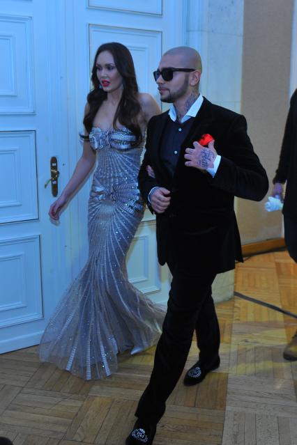 Финальный отборочный концерт Евровидения - 2012. На снимке: певец Тимати и оперная певица из Татарстана Аида.