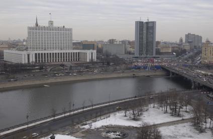 Вид на дом Правительства и Правительство Москвы.