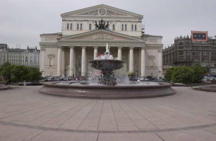 Вид на Большой театр в Москве со стороны театральной площади.