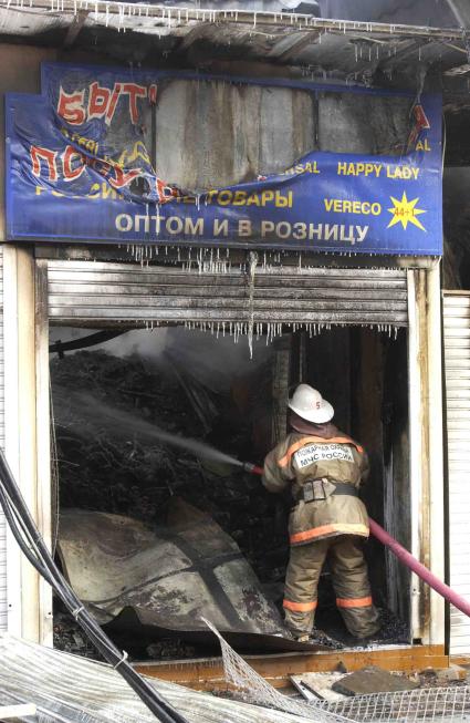 Пожар на Черкизовском рынке в Москве.