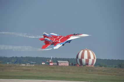 10-й Международный авиационно-космический салон `МАКС-2011`. На снимке советский/российский истребитель Миг-26.